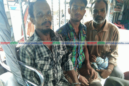 সুন্দরবনে বিষ দিয়ে মাছ শিকার, ৩ জেলে আটক