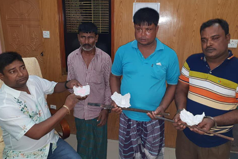 ধামরাইয়ে দেশীয় অস্ত্রসহ ডাকাত আটক