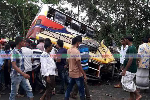 'লেগুনার সেই চালক ফোনে কথা বলছিলেন'