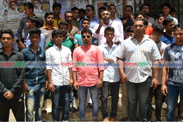 
বরিশালে ছাত্রদলের নতুন কমিটিতে পদ বঞ্চিতদের বিক্ষোভ অব্যাহত 
