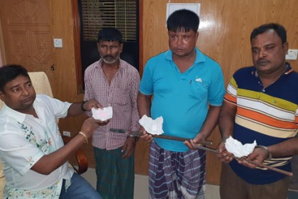 ধামরাইয়ে দেশীয় অস্ত্রসহ ডাকাত আটক