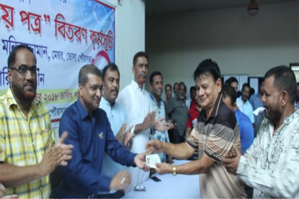 ভোলায় উৎসবমুখর পরিবেশে স্মার্টকার্ড বিতরণ শুরু 