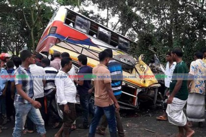 'লেগুনার সেই চালক ফোনে কথা বলছিলেন'