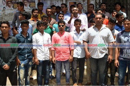 
বরিশালে ছাত্রদলের নতুন কমিটিতে পদ বঞ্চিতদের বিক্ষোভ অব্যাহত 
