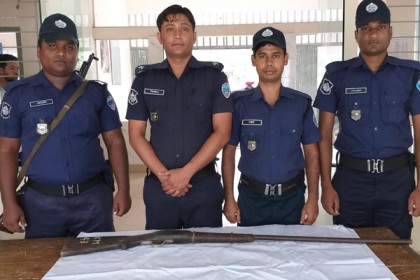 বান্দরবানে পুলিশি অভিযানে অস্ত্র উদ্ধার
