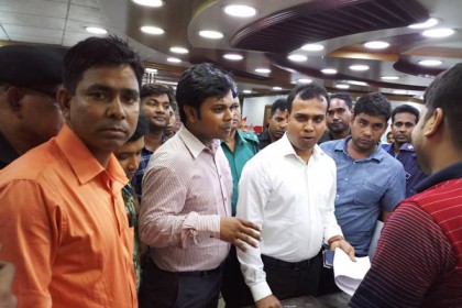 বরিশাল নদী বন্দরে ভ্রাম্যমাণ আদালতের অভিযান

