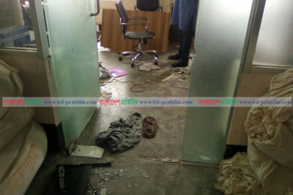 সাভারে তৈরি পোশাক কারখানায় দুর্ধর্ষ ডাকাতি

