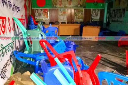 বিএনপি কার্যালয়ে ছাত্রদলের ভাঙচুর