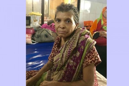 ৪ মাস ধরে হাসপাতালে বৃদ্ধা, মিলছেনা স্বজনের খোঁজ 