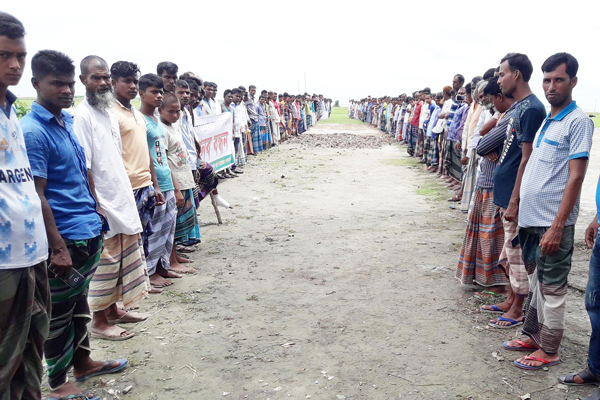 খাল উদ্ধারের দাবিতে নিকলীতে কৃষকের মানববন্ধন

