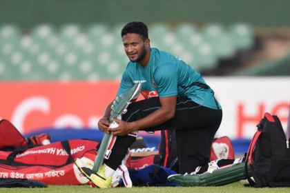 এখনই সাকিবের অস্ত্রোপচারের প্রয়োজন নেই!