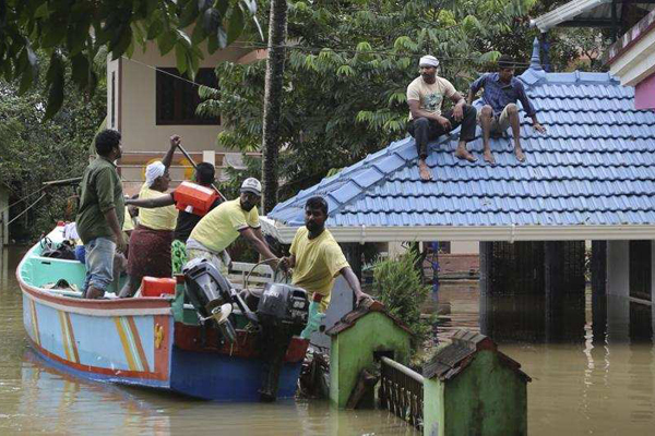 দুঃসহ বন্যায় কেরালায় ১০ দিনে ৫০০ কোটি টাকার মদ বিক্রি!