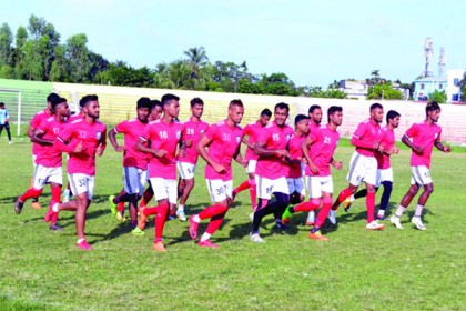 বসুন্ধরা কিংস ভেন্যুতে ফুটবল উন্মাদনা
