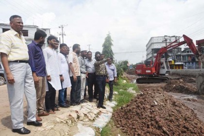 আগ্রাবাদ এক্সেস রোডে কাজ দ্রুত শেষ করার নির্দেশ চসিকের

