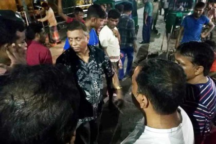 গভীর রাতে সংস্কার দেখতে সড়কে মেয়র