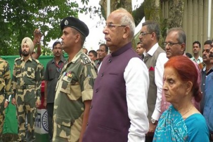 বিজিবি-বিএসএফের কুচকাওয়াজে ত্রিপুরার রাজ্যপাল
