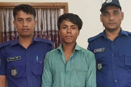 টেকনাফে গৃহবধূ হত্যার অভিযোগে স্বামী আটক
