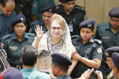 খালেদার জামিন স্থগিত করেননি চেম্বার আদালত