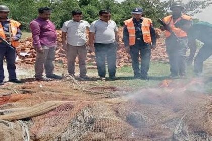 বাগেরহাটে নিষিদ্ধ জাল পুড়িয়ে ধ্বংস

