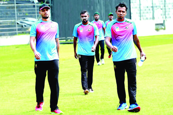 সাকিবকে রেখেই স্কোয়াড