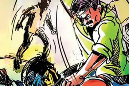 হাটের টাকার ভাগ নিয়ে মারামারি, আওয়ামী লীগ নেতার পিটুনীতে মহিলা লীগ নেত্রী আহত 
