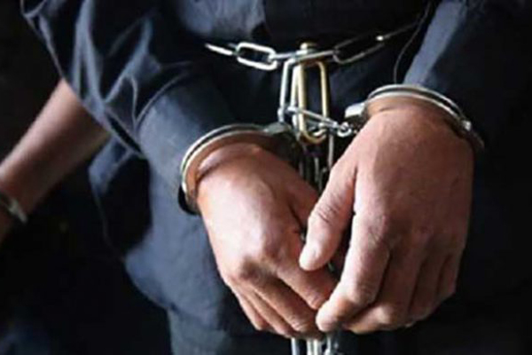 বাস থেকে ফেলে যাত্রী হত্যা; চালকের সহকারি গ্রেফতার