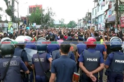 
সুনামগঞ্জে বিএনপির প্রতিষ্ঠাবার্ষিকীর র‌্যালিতে পুলিশের বাধা
