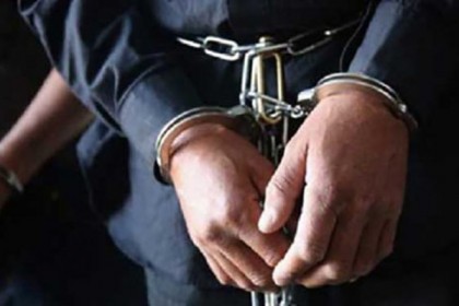 বাস থেকে ফেলে যাত্রী হত্যা; চালকের সহকারি গ্রেফতার