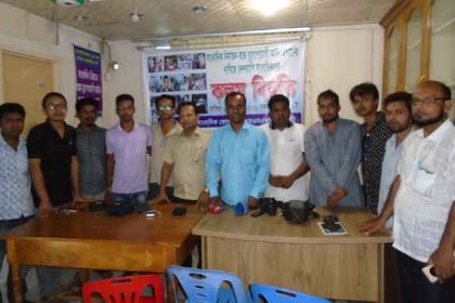 ঝালকাঠিতে সাংবাদিকদের কলম বিরতি কর্মসূচি পালন
