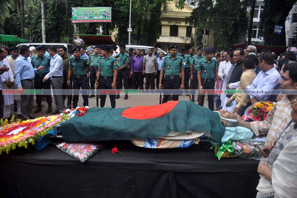 রমা চৌধুরীকে গার্ড অব অনার