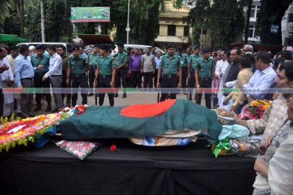 রমা চৌধুরীকে গার্ড অব অনার