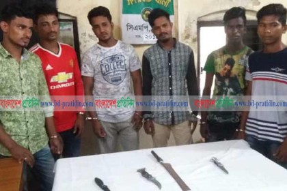 চট্টগ্রামে মামলা পরিচালনার টাকা জোগাড় করতে ডাকাতি, গ্রেফতার ৬
