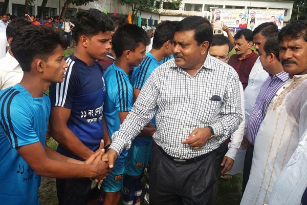 নোয়াখালীতে বঙ্গবন্ধু জাতীয় গোল্ডকাপ ফুটবল টুর্নামেন্টের উদ্বোধন 
