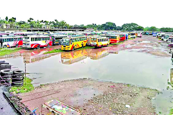 বৃষ্টি হলেই হাঁটুপানি, দুর্ভোগ