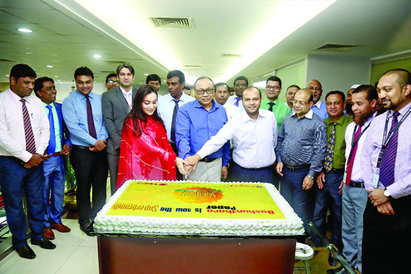 বসুন্ধরা পেপার এর ‘সুপারব্র্যান্ডস’ অ্যাওয়ার্ড অর্জন