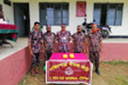 টেকনাফে ৪৫ লাখ টাকার ইয়াবাসহ তিন পাচারকারী আটক