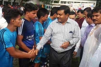 নোয়াখালীতে বঙ্গবন্ধু জাতীয় গোল্ডকাপ ফুটবল টুর্নামেন্টের উদ্বোধন 
