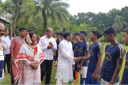 বাগাতিপাড়ায় বঙ্গবন্ধু গোল্ডকাপের উদ্বোধন