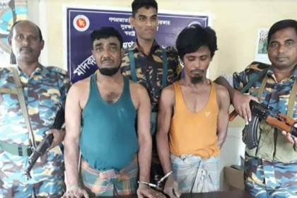 টেকনাফে ইয়াবাসহ ২ মাদক বিক্রেতা আটক
