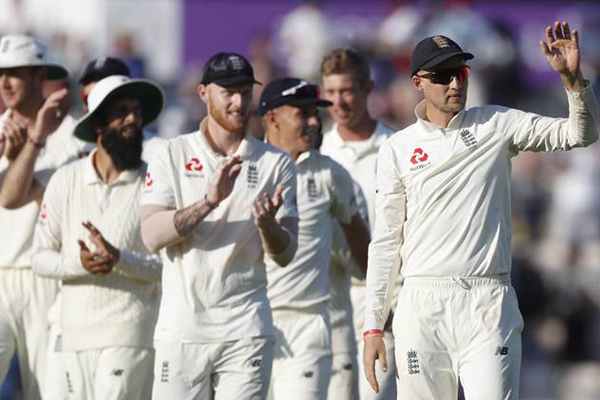 ভারতকে হারানো অ্যাশেজ জয়ের সমান : ইংল্যান্ড কোচ
