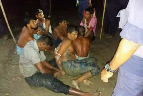 হাতিয়ায় অস্ত্রসহ ৭ জলদস্যু আটক