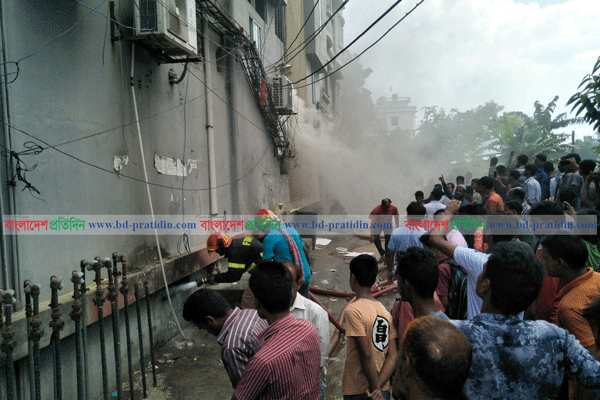 সাভারে বহুতল ভবনে অগ্নিকাণ্ড