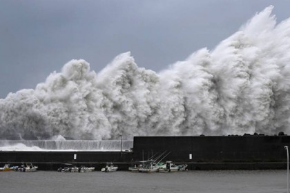 জাপানে টাইফুন জেবির আঘাতে ১০ জনের প্রাণহানি