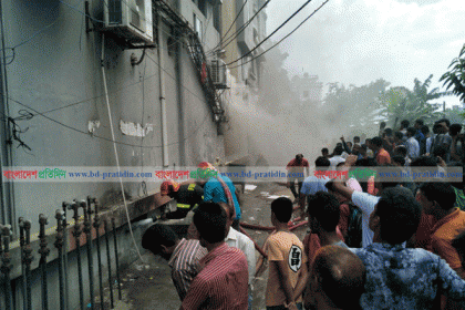 সাভারে বহুতল ভবনে অগ্নিকাণ্ড
