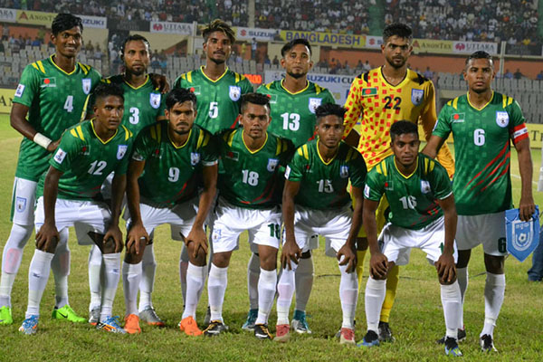 পাকিস্তানের বিপক্ষে মাঠে নেমেছে বাংলাদেশ