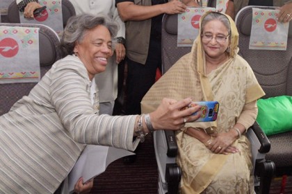 শেখ হাসিনার সঙ্গে সেলফি তুললেন বার্নিকাট