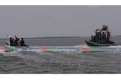 নাফ নদীতে বিজিবি-বিজিপি'র ১৯তম যৌথ টহল অনুষ্ঠিত 