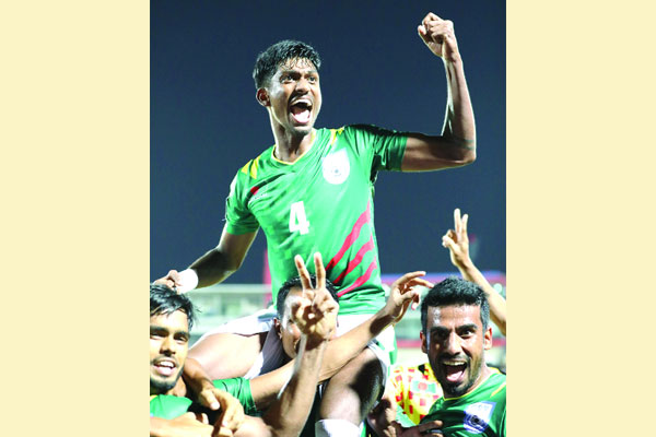 তবু তৃপ্ত নন তপু