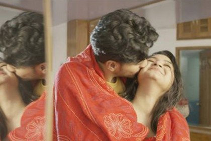 সুমিতকে একনাগাড়ে ১৪ বার চুমু দিয়েছেন স্পর্শিয়া!