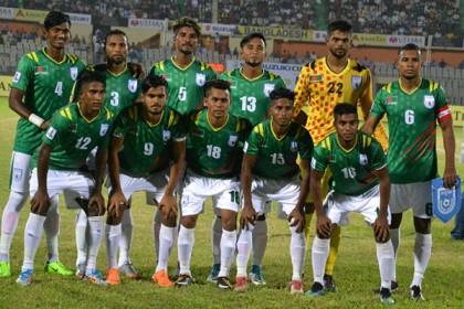 সেমিফাইনালের লক্ষ্য নিয়ে মাঠে নেমেছে বাংলাদেশ
